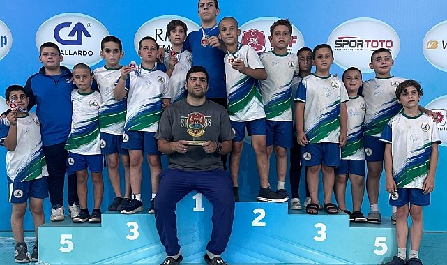 Kartepe'nin güreşçileri Ankara'dan madalyalarla döndü