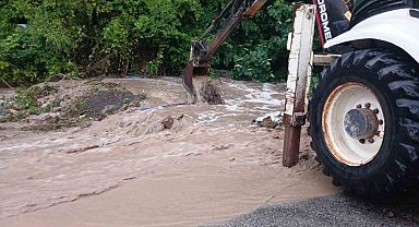 Kastamonu'da kuvvetli sağanak ve heyelanlar ulaşımı olumsuz etkiledi