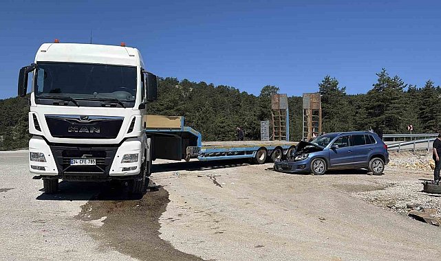Kastamonu'da otomobil ile tır çarpıştı: 4 yaralı