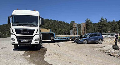 Kastamonu'da otomobil ile tır çarpıştı: 4 yaralı