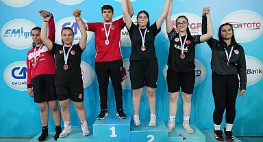 Kastamonulu genç güreşçi Yüsra, Türkiye üçüncüsü oldu