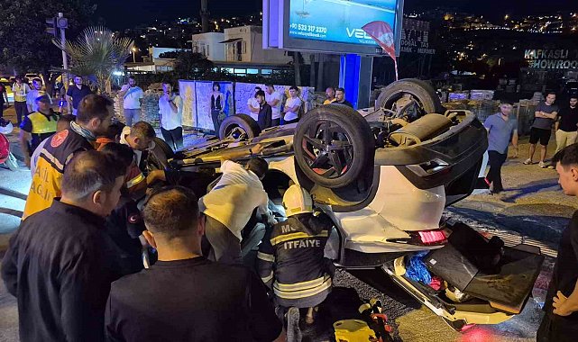 Kavşakta çarpışan otomobil devrildi: 1 yaralı