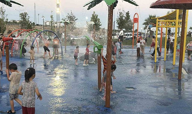 Kavurucu sıcakta çocukların serinlik adresi su oyun parkları