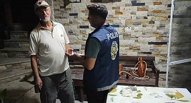 Kaybettiği emekli maaşından umudu kesen vatandaşın parasını polis sahibine ulaştırdı