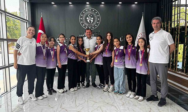 Kayseri şampiyonu sporculardan İl Müdürü Kabakcı'ya ziyaret