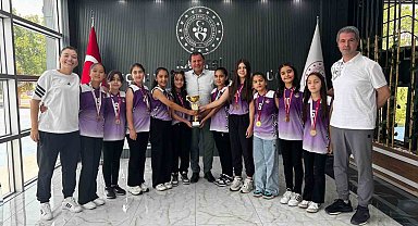 Kayseri şampiyonu sporculardan İl Müdürü Kabakcı'ya ziyaret