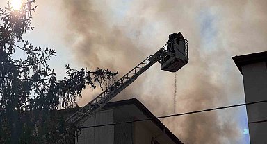 Kayseri'de korkutan çatı yangını