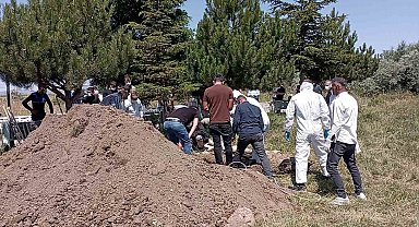 Kene tutunması sonucu ölen Dursun Almamış, KKKA tedbirleri alınarak defnedildi