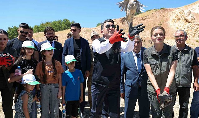 Kenelere karşı mücadele sürüyor: Tunceli'de 500 kınalı keklik doğaya salındı