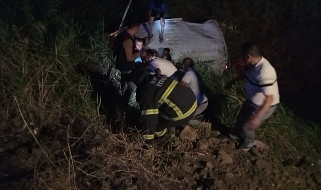 Kırıkhan'da kamyonet şarampole uçtu: 3 yaralı