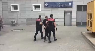 Kırmızı bültenle aranan firari ile uyuşturucu hükümlüsü yakalandı