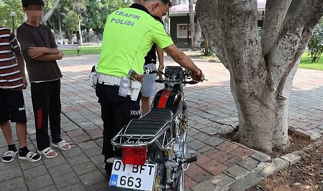 Kırmızı ışıkta geçen ehliyetsiz motosiklet sürücüsüne 85 bin TL para cezası