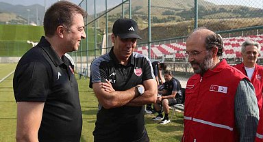 Kızılay'dan Palandöken'de kamp yapan takımlara tatlı jesti
