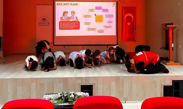 Kızılay'dan yaz kursu öğrencilerine afet bilinci eğitimi
