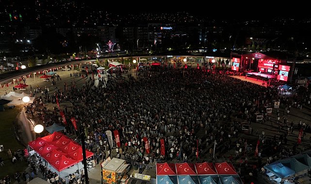 Kocaeli'de on binler Milli İrade Meydanı'nı doldudu