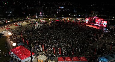 Kocaeli'de on binler Milli İrade Meydanı'nı doldudu