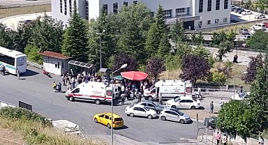 Kontrolden çıkan otomobil kalabalığa daldı; 4 yaralı