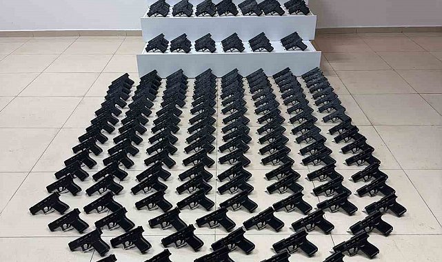 Konya'da polisten kaçakçılık operasyonu: 228 adet ruhsatsız tabanca ele geçirildi