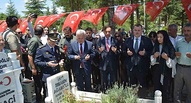 Korkuteli'nde 15 Temmuz şehidi Yasin Naci Ağaroğlu, mezarı başında anıldı