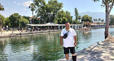 Köyceğizli muhtar Yorulmaz, kırık ayağı ile görevini sürdürüyor