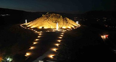Kraliçeler mezarlığı gece de ziyarete açıldı