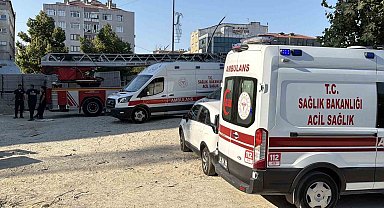 Küçükçekmece'de 3 aydır maaş alamayan işçiler inşaatın tepesine çıktılar
