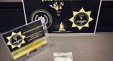 Kullandıkları araçta uyuşturucu ile yakalanan 2 kişi tutuklandı