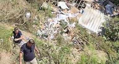 Kumluca'da şarampole devrilen kamyon şoförü hayatını kaybetti