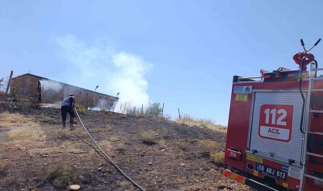 Kurtalan'da anız yangını bahçelere sıçradı