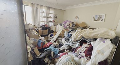 Kuşadası'nda çöp evden 2,3 ton atık çıkarıldı