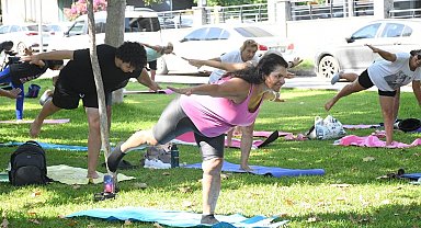 Kuşadası'nda sabah sporu etkinliklerine yoğun ilgi