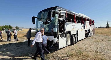 Kütahya-Afyonkarahisar kara yolunda yolcu otobüsü devrildi: 31 yaralı