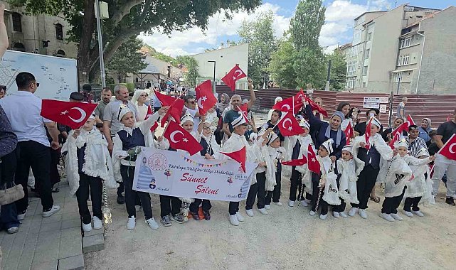 Kütahya'da 27 çocuk için vakıf geleneğiyle sünnet şöleni düzenlendi