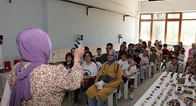 Kütahya'da çocuklar doğal taşların gizemli dünyasını keşfetti
