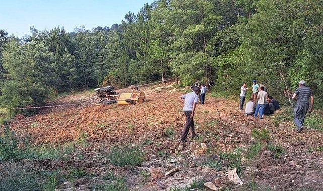 Kütahya'da devrilen traktörün altında kalan çiftçi hayatını kaybetti