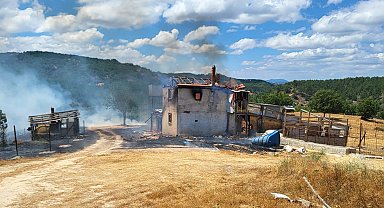 Kütahya'da ev yangını ormana sıçradı, 3 hektar alan zarar gördü