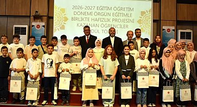 Kütahya'da hafızlık projesini kazanan öğrenciler ödüllendirildi