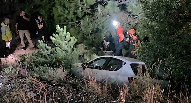 Kütahya'da otomobil ile motosiklet çarpışarak şarampole yuvarlandı: 5 yaralı