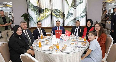 Kütahya'da şehit aileleri ve gazilerle aynı sofrada buluştu