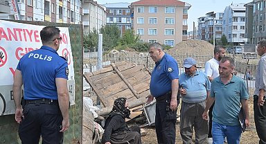 Kütahya'da tahliye gerginliği, 84 yaşındaki kadın ve oğlu ekiplere direndi
