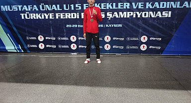Kütahyalı Boksör Mehmet Turan Delibaş Türkiye üçüncüsü oldu