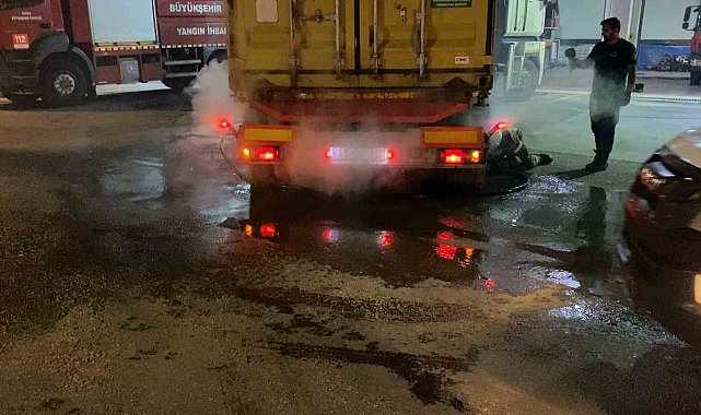 Lastik sebebiyle yanan tırı 10 kilometre sürüp itfaiyeye yetiştirdi