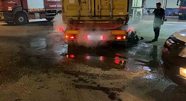 Lastik sebebiyle yanan tırı 10 kilometre sürüp itfaiyeye yetiştirdi