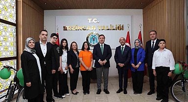 LGS'de 500 tam puan alan 3 öğrenci ödüllendirildi