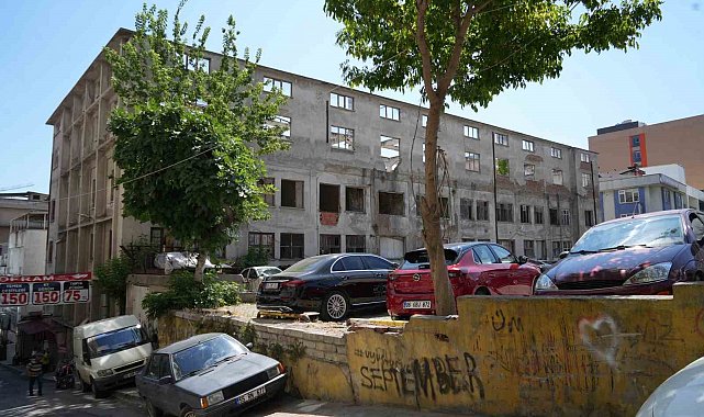 Mahkeme kararlarıyla ayakta kalan çarşı için çözüm çağrısı