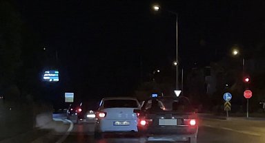 Makas atan sürücü hem yanındakileri hem trafiği tehlikeye attı