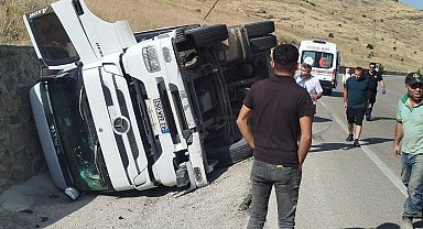 Malatya'da kontrolden çıkan tır devrildi