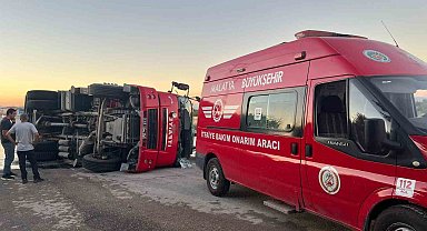 Malatya'da yangın ihbarına giden itfaiye aracı devrildi: 3 yaralı