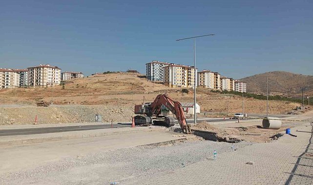 Malatya'da yol çalışmaları sırasında göçük: 2 işçi toprak altında kaldı