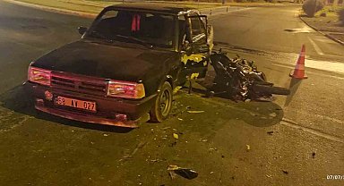 Manavgat'ta otomobil ile çarpışan motosikletteki 2 kişi yaralandı